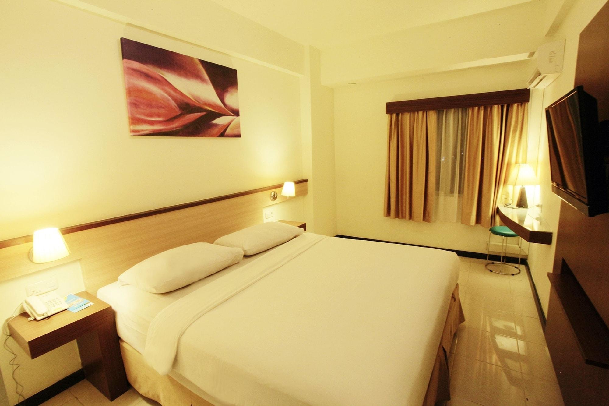 Everyday Smart Hotel - Malang Esterno foto
