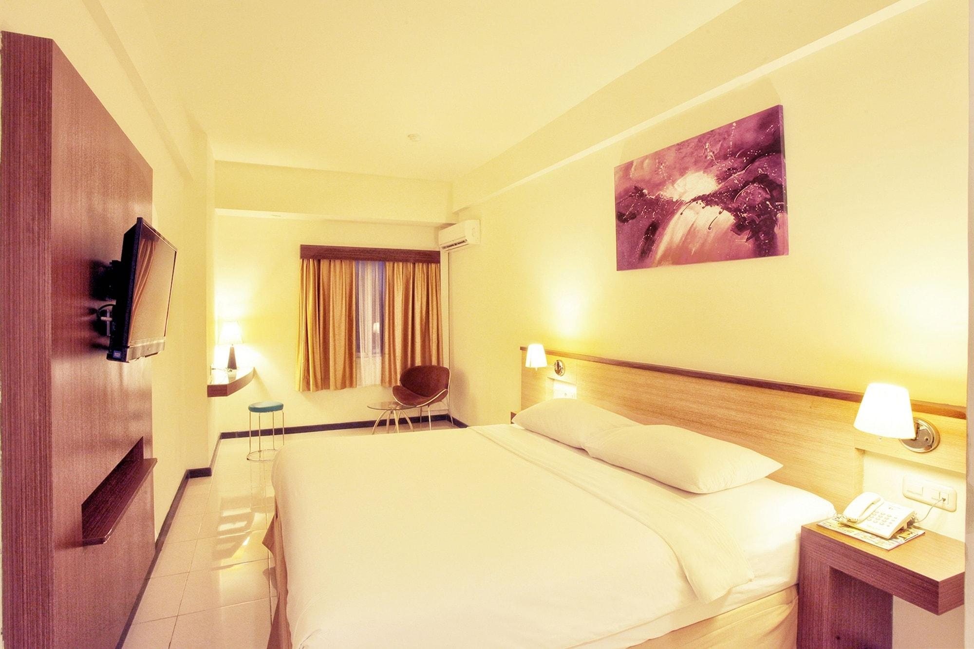 Everyday Smart Hotel - Malang Esterno foto