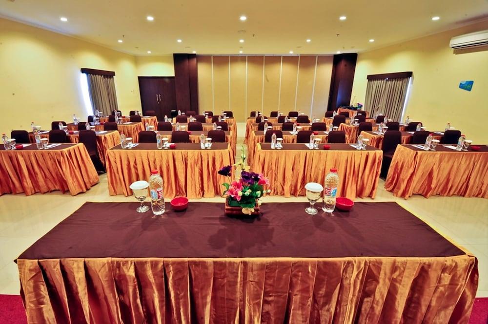 Everyday Smart Hotel - Malang Esterno foto