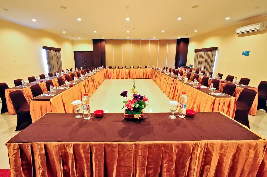 Everyday Smart Hotel - Malang Esterno foto