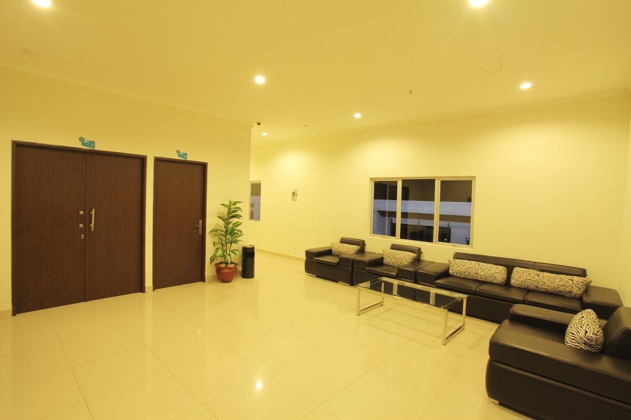 Everyday Smart Hotel - Malang Esterno foto