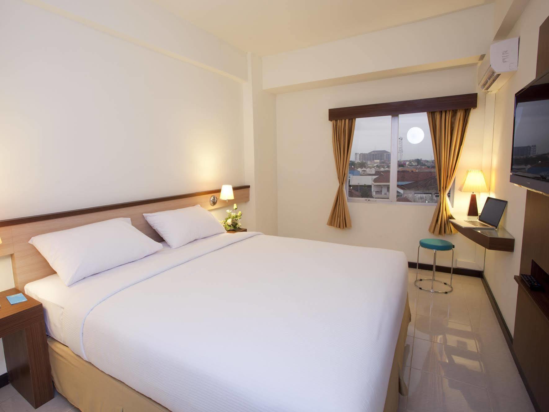 Everyday Smart Hotel - Malang Esterno foto