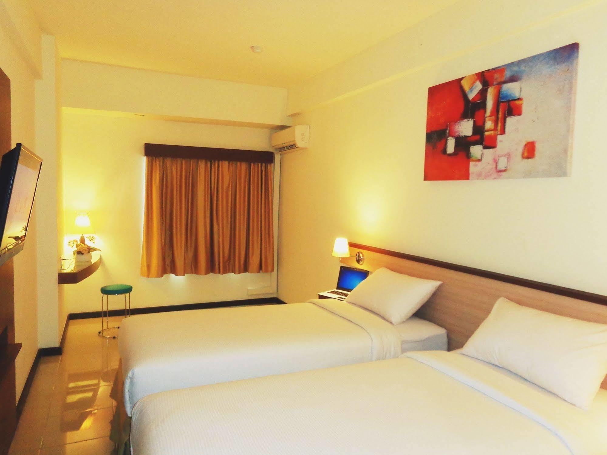 Everyday Smart Hotel - Malang Esterno foto