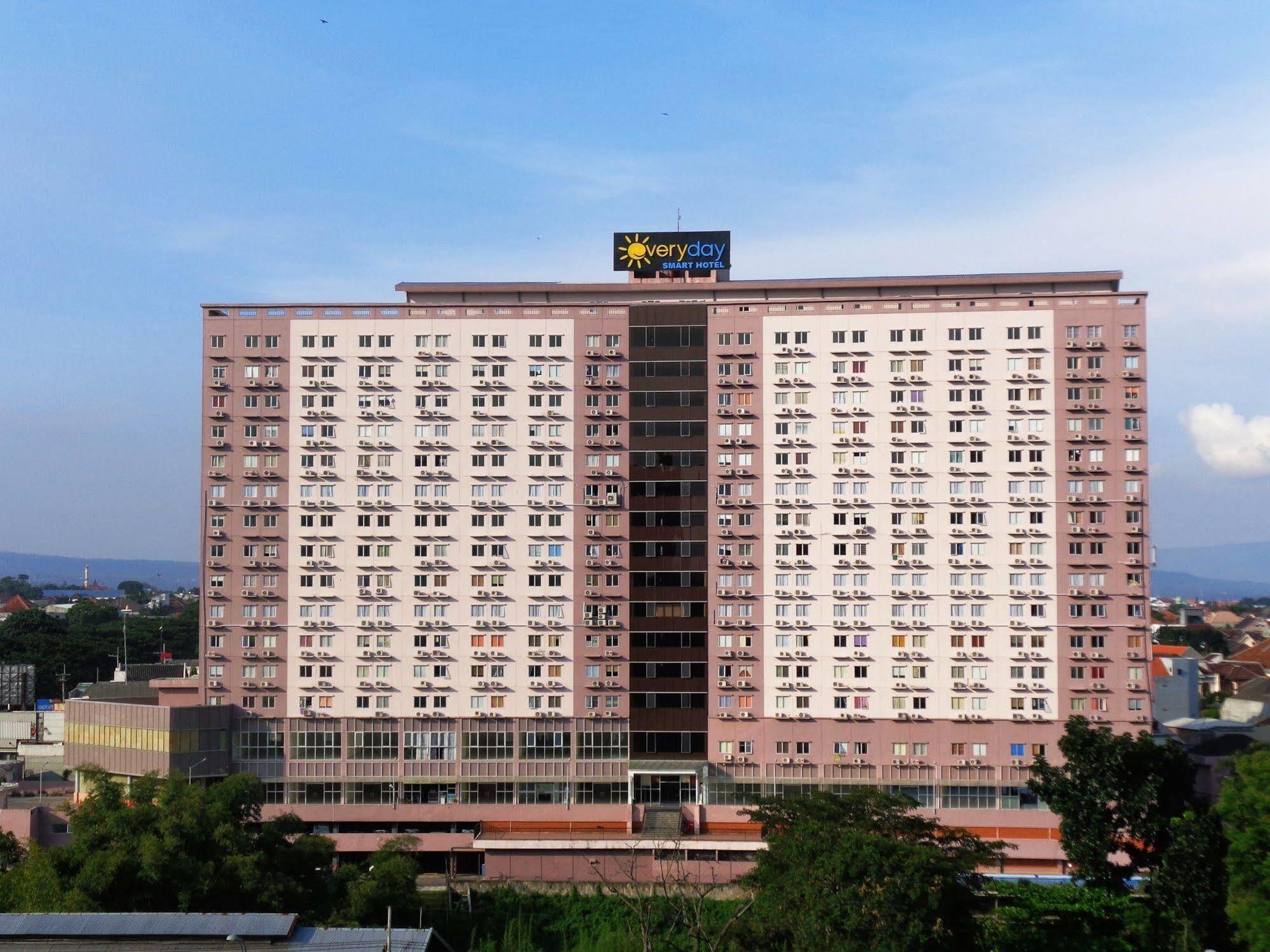 Everyday Smart Hotel - Malang Esterno foto