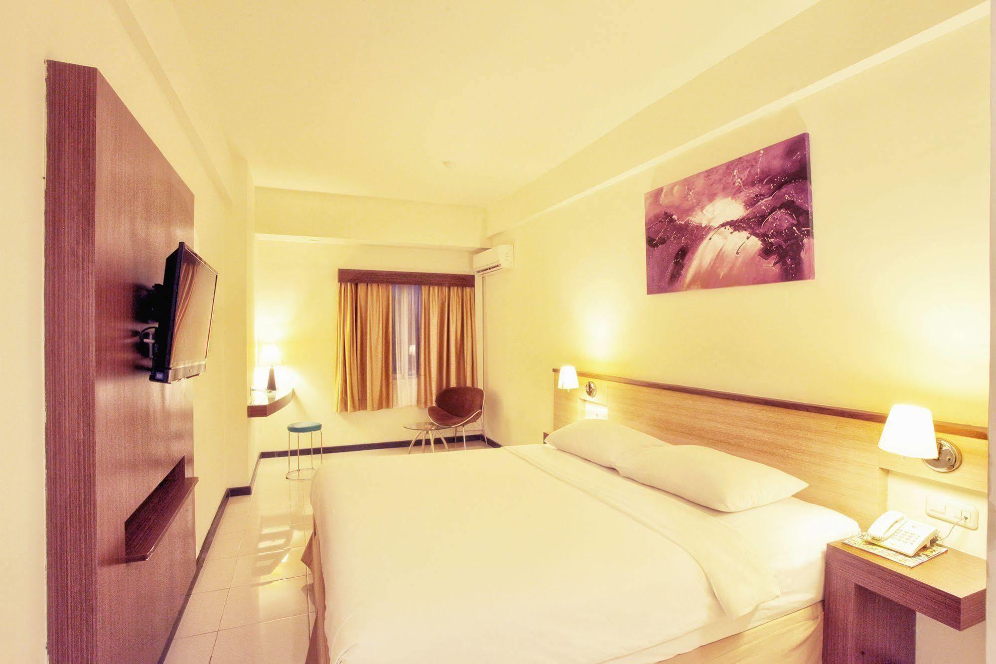 Everyday Smart Hotel - Malang Esterno foto